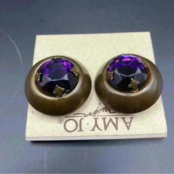 VGT AMY JO New York Signed Earrings Purple Rhinestone Gold-tone Back Clip-on - Picture 4 of 11